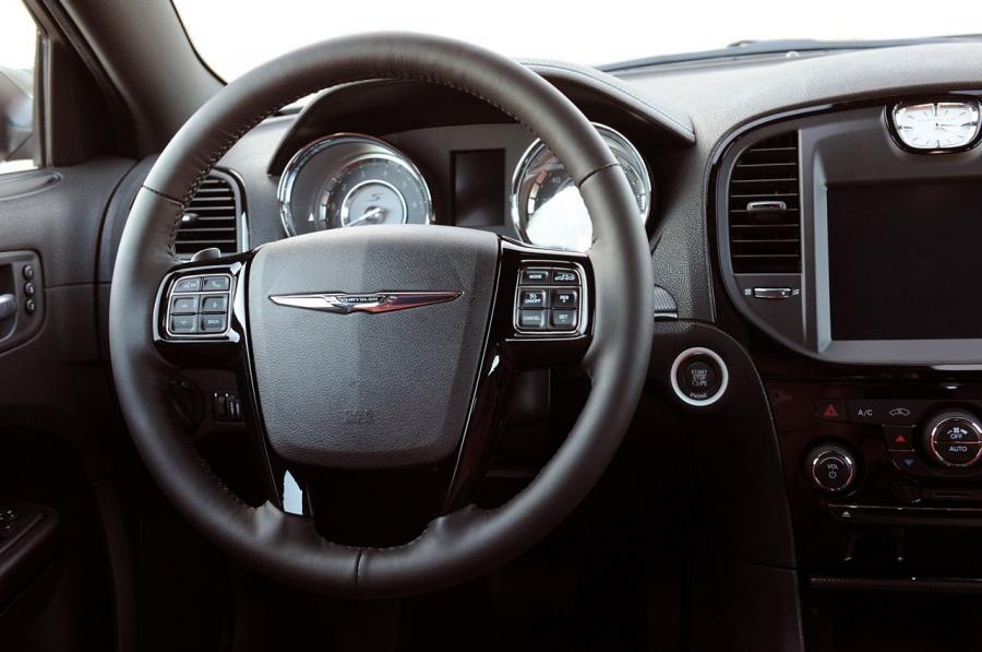  Chrysler 300C S 2012 года  (фото 25 из 46)